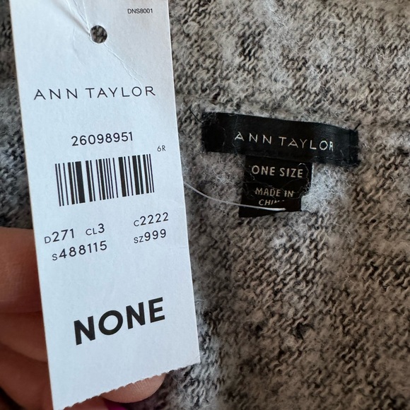 Ann Taylor Black & Grey Shawl Collar Tie Poncho, One Size NEW WITH TAGS - Picture 10 of 11